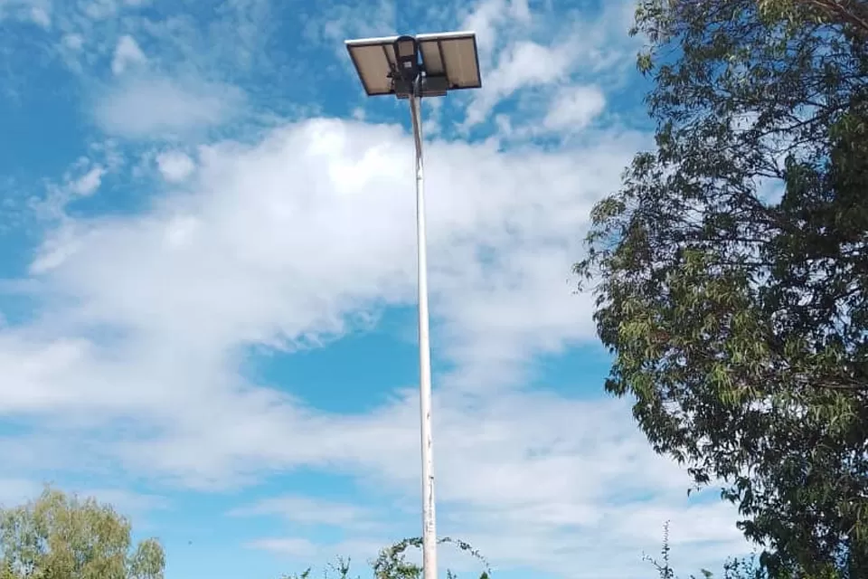 Peripheres Straßen projekt des Flughafens Abuja | Internat ionaler OEM-Fall von intelligenten Solar-Straßen laternen